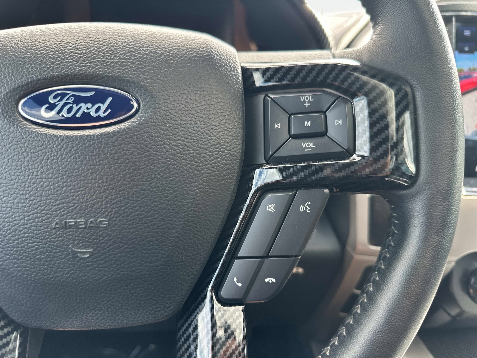 Used 2022 Gray Metallic Ford Lariat image 32