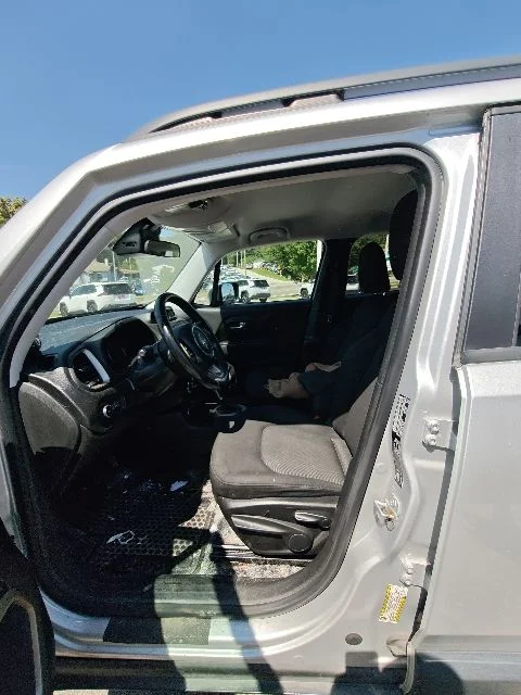 Used 2017 Silver Jeep Latitude image 14