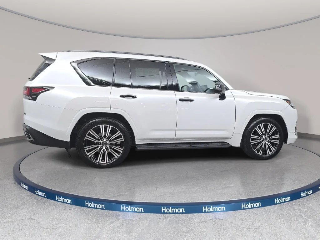 New 2026 Eminent White Pearl Lexus LUXURY image 4
