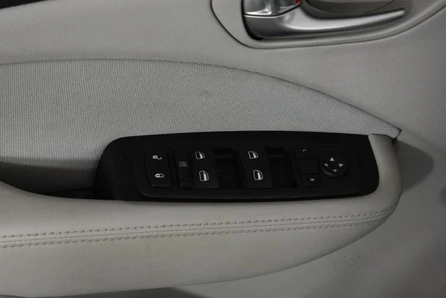 Used 2013 Silver Dodge SXT image 25