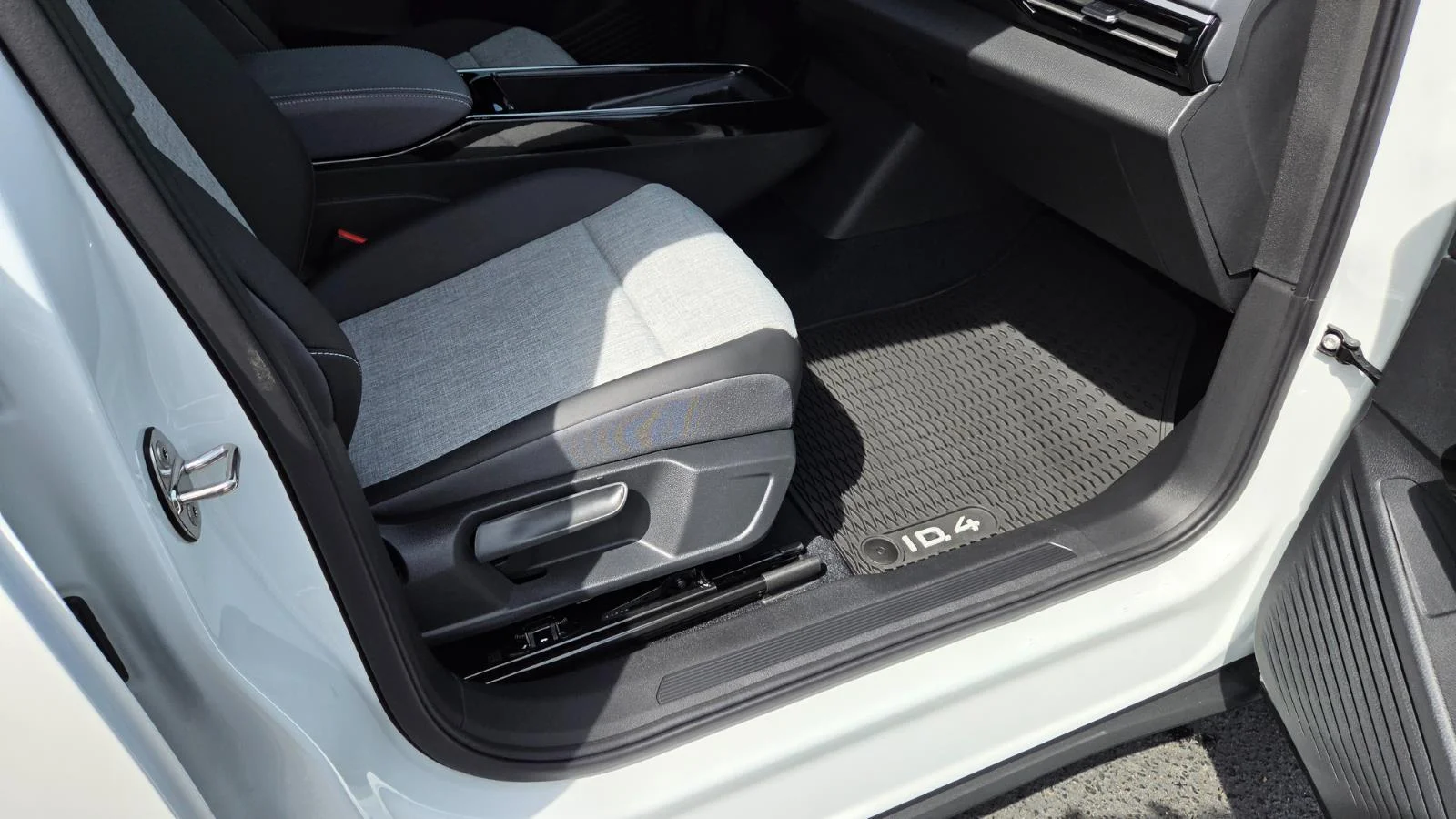 New 2026 Opal White Pearl Volkswagen Pro image 44