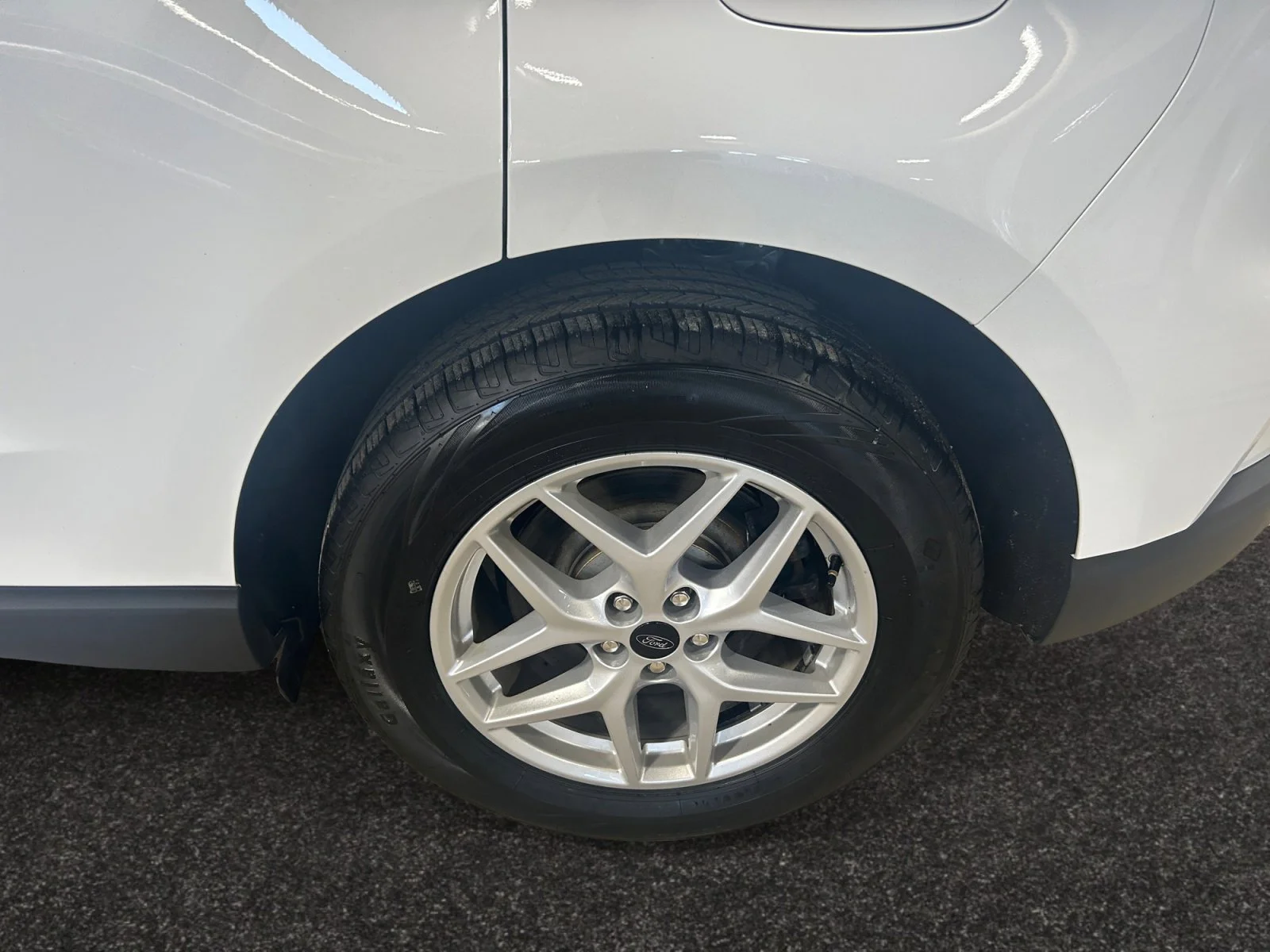 Used 2023 OXF WHITE Ford SEL AWD image 9
