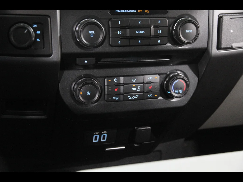 Used 2018 Ingot Silver Ford XLT image 16