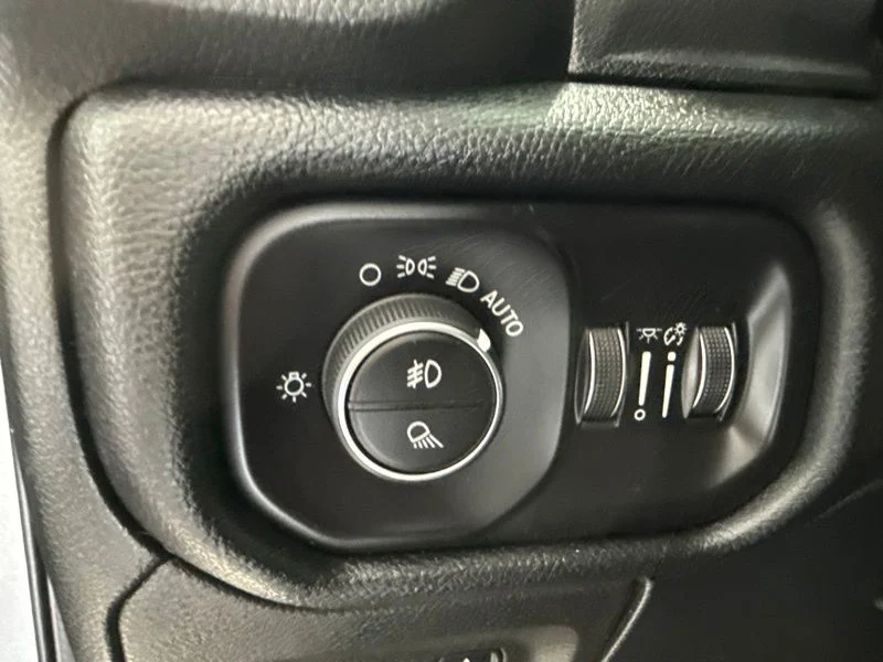 Used 2020 Silver Ram Laramie image 20