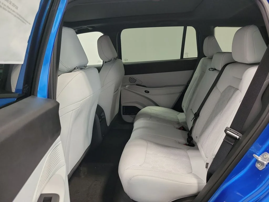 New 2026 Hydro Blue Pearl-Coat Exterior Paint Jeep Overland image 8