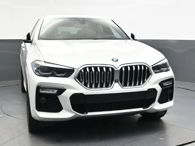 Used 2021 White BMW sDrive40i image 11