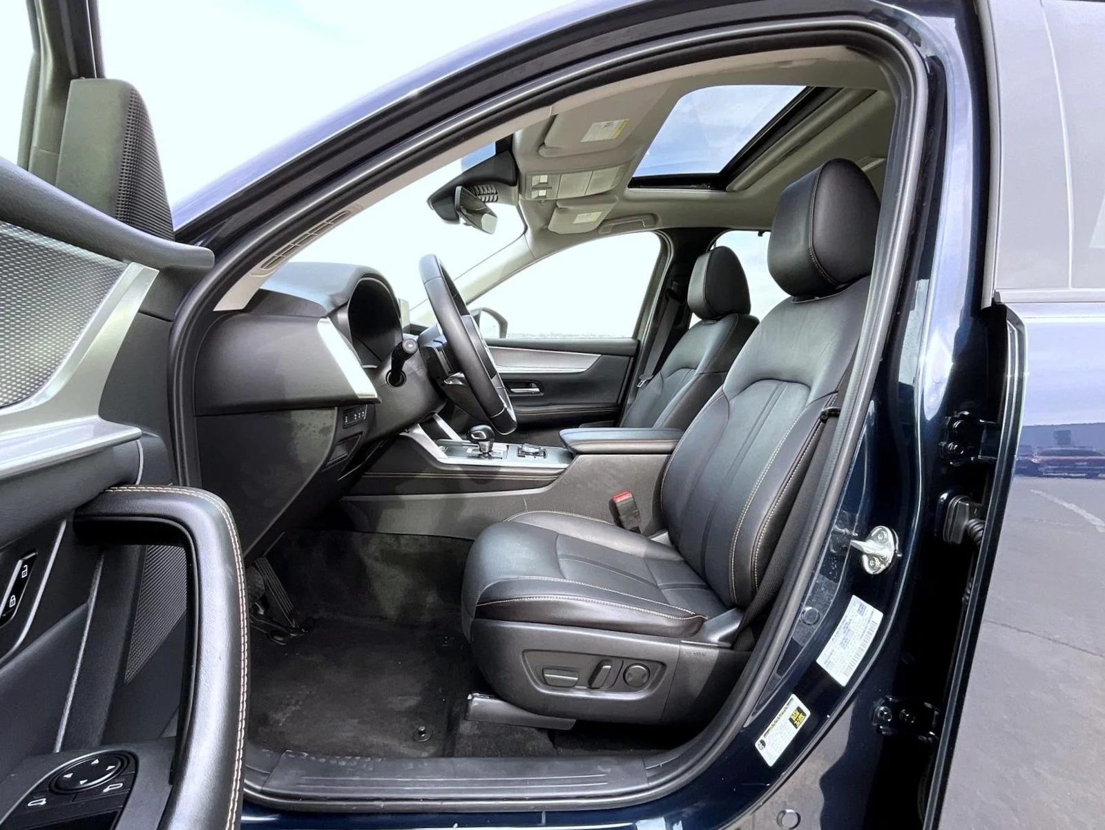 2025 Mazda CX-90 Preferred Package - Photo 8