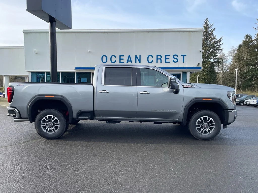 2026 GMC Sierra 4WD Crew Cab Standard Box SLT's photo