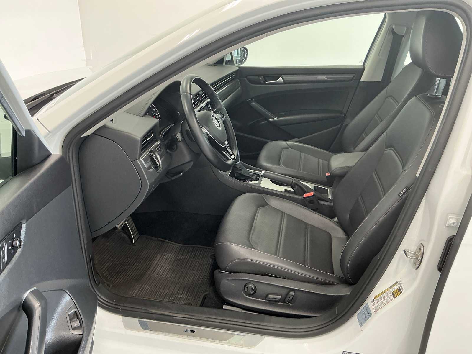 Used 2020 Pure White Volkswagen 2.0T R-Line image 10