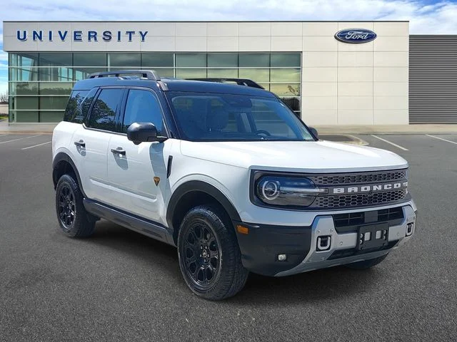 Used 2025 White Ford Badlands image 1
