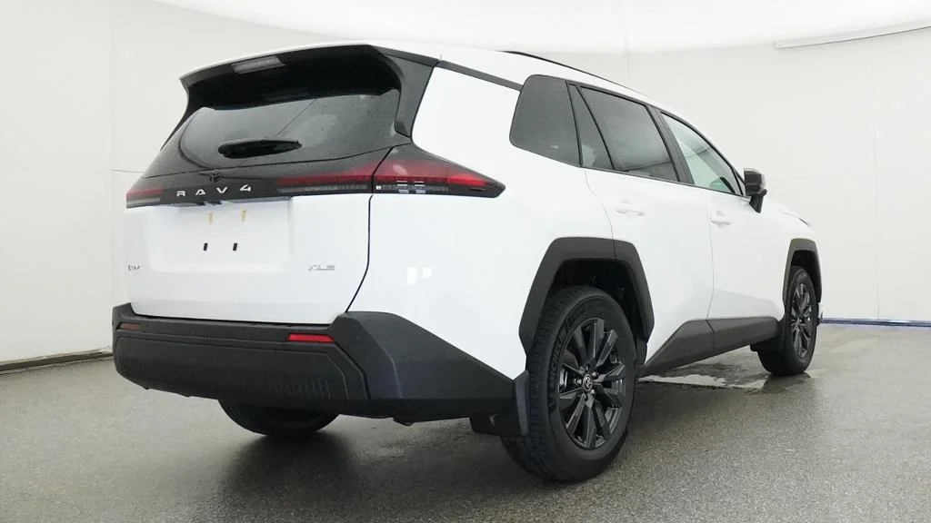 New 2026 Ice Cap Toyota XLE Premium image 21