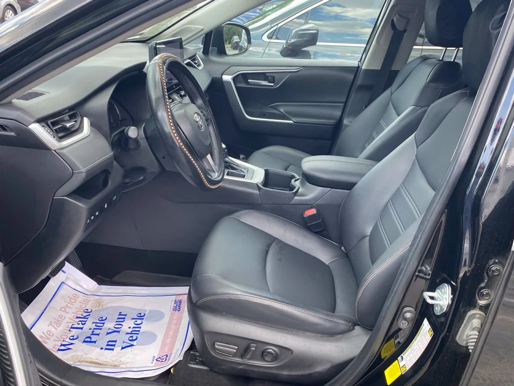 Used 2023 Black Toyota XLE Premium image 5