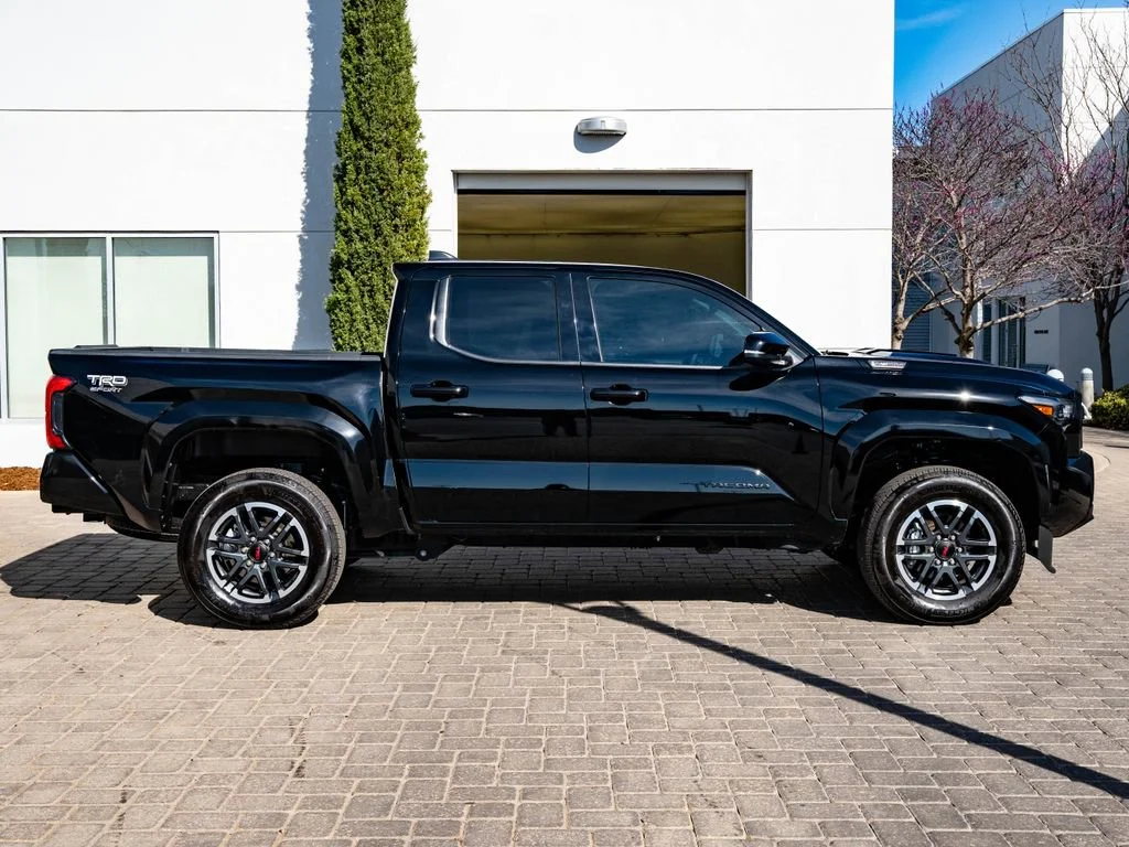 2025 Toyota Tacoma TRD Sport - Photo 10