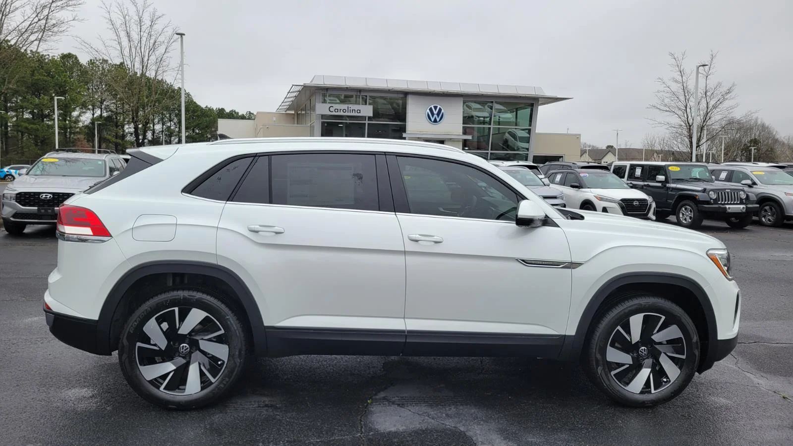 2026 Volkswagen Atlas Cross Sport SE w/Tech - Photo 6