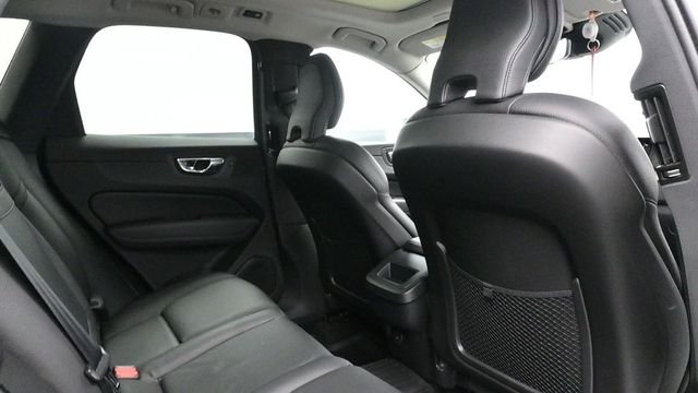Used 2021 White Volvo T6 Momentum image 16