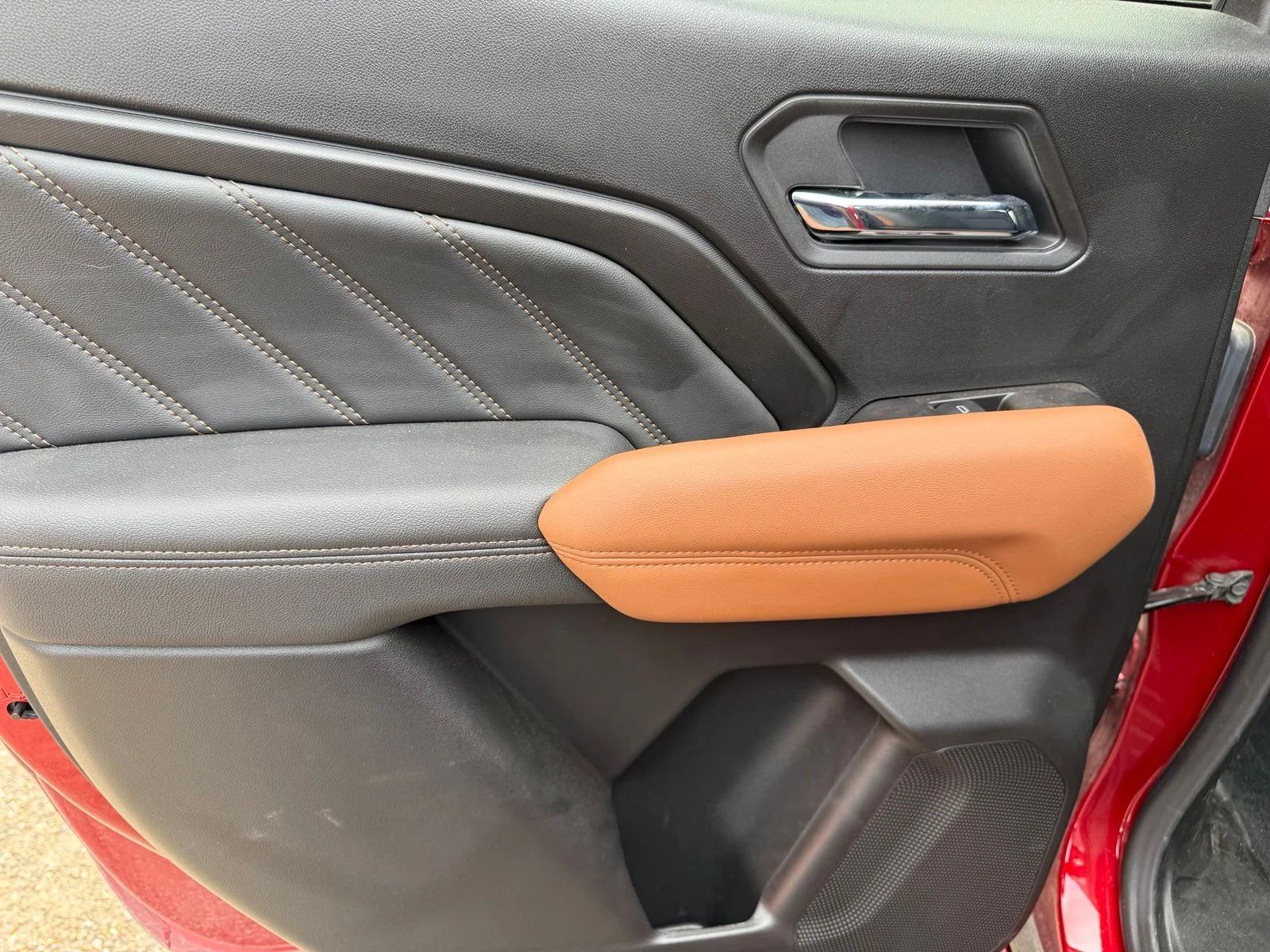 Used 2025 Red GMC AT4 image 13