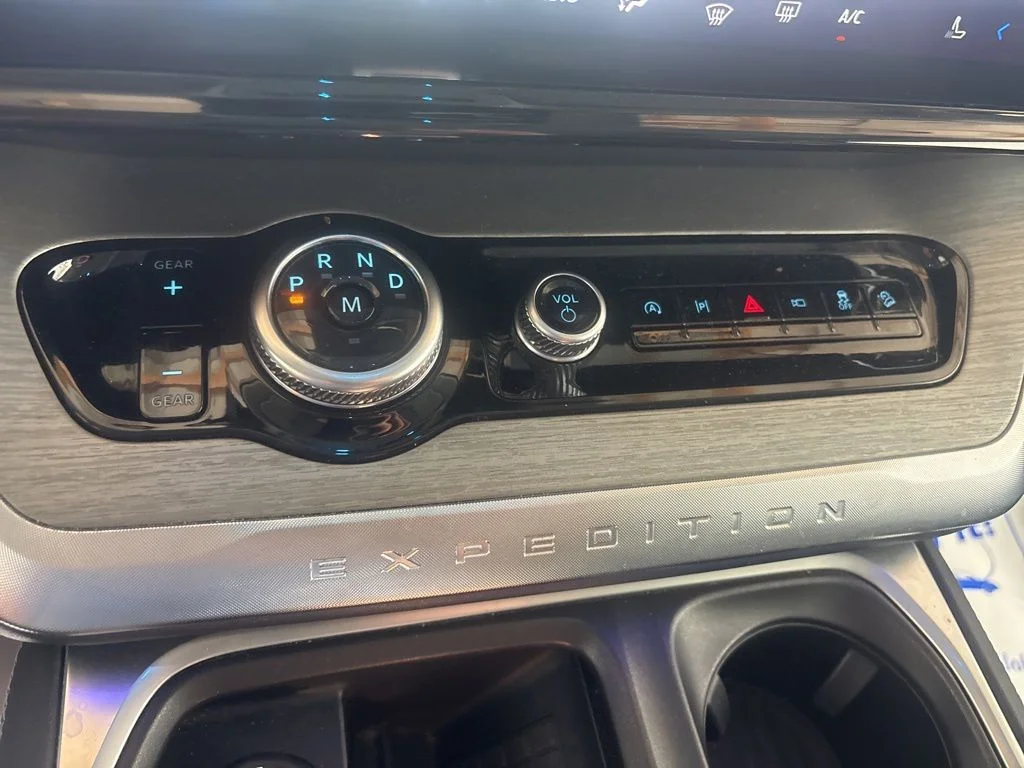 Used 2025 Black Ford Platinum image 22