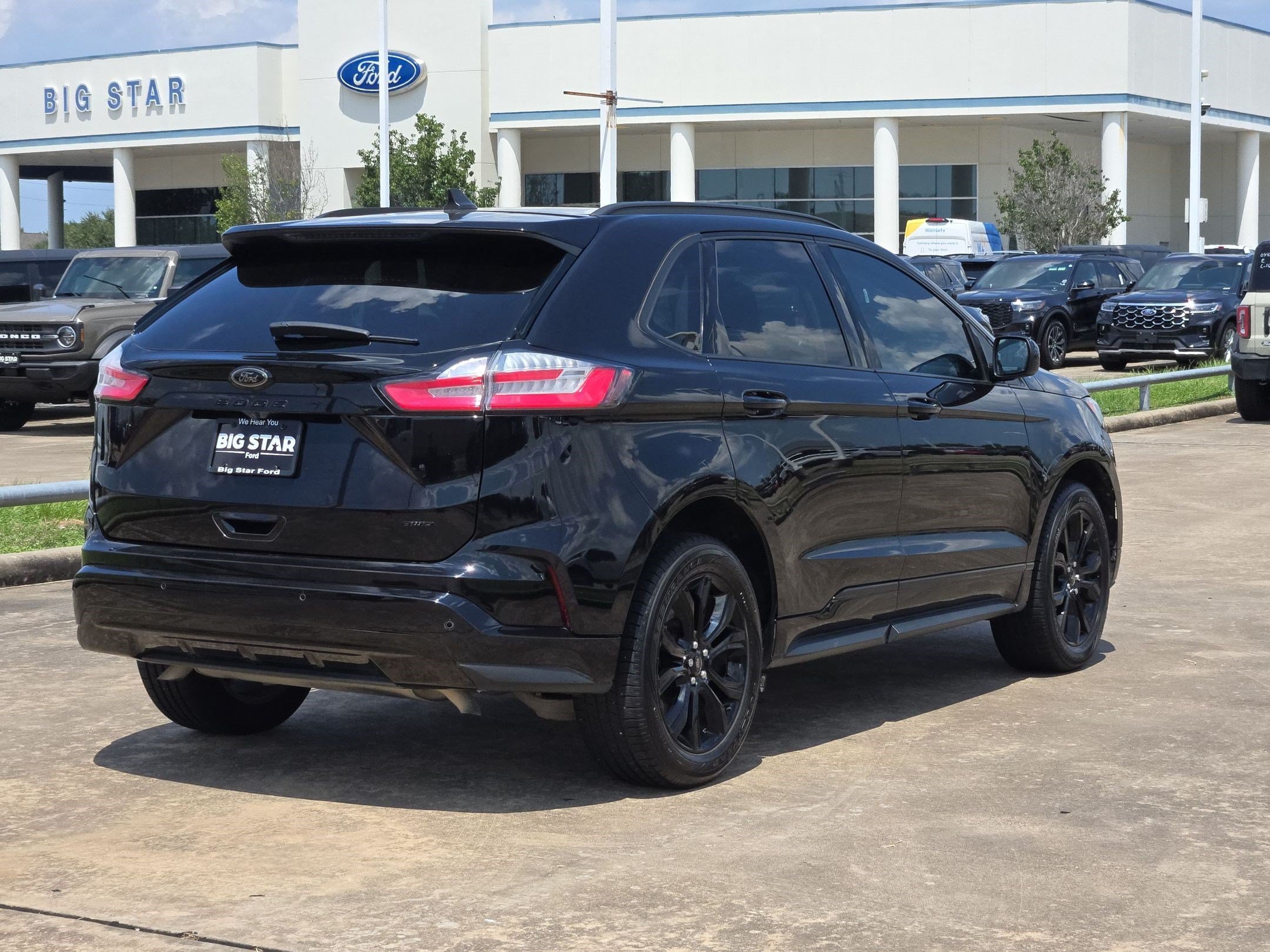 Used 2024 Blue Ford SE image 3