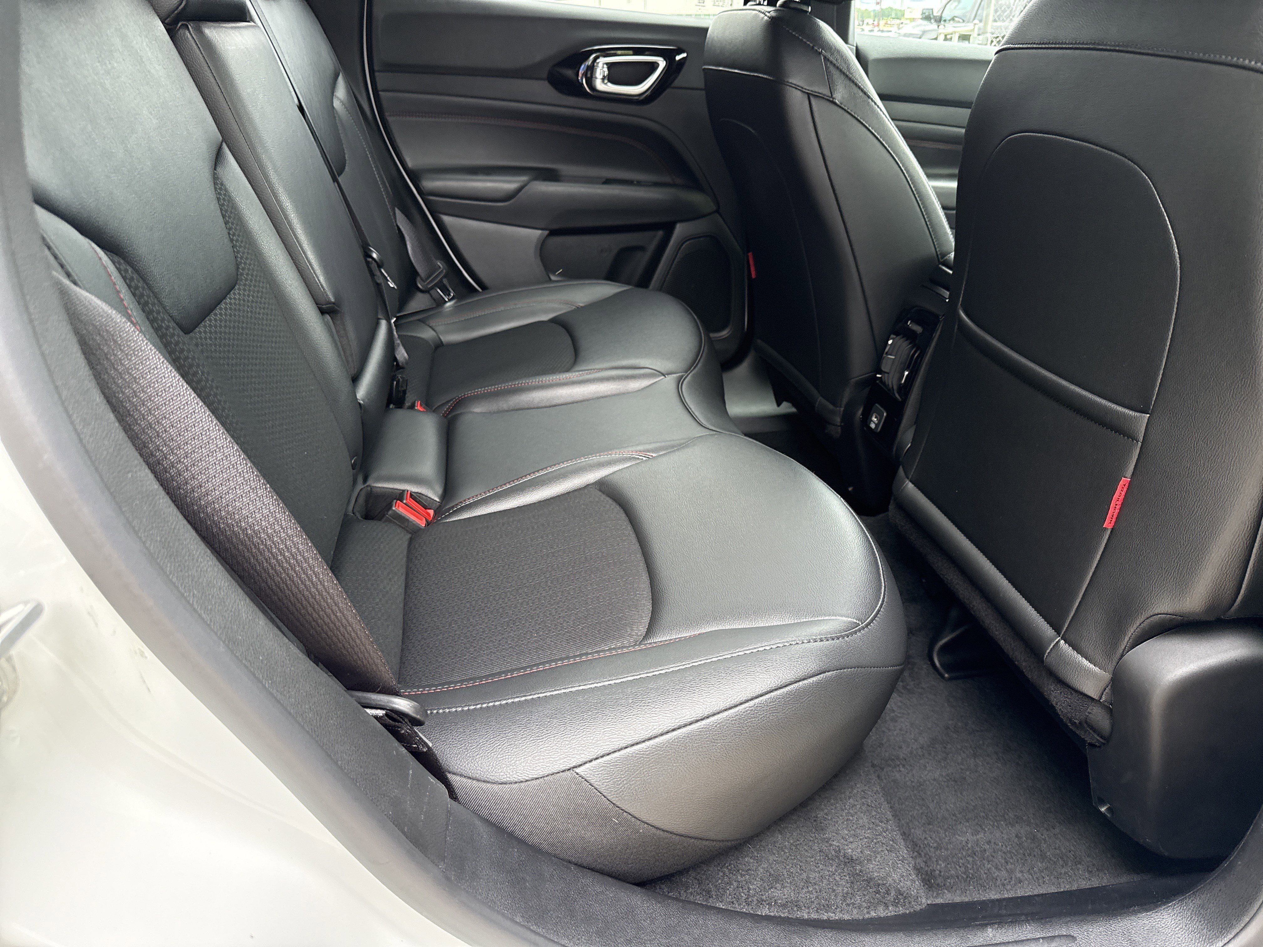 Used 2025 Bright White Clearcoat Jeep Trailhawk image 15