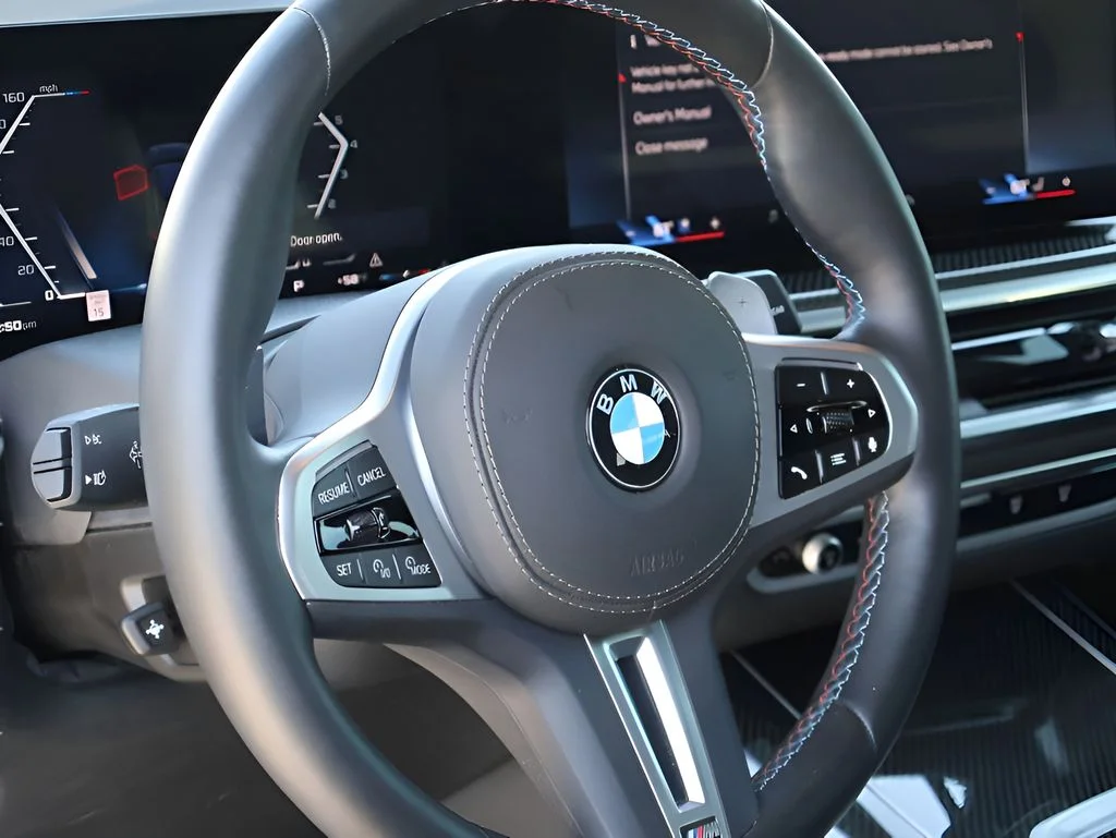 Used 2025 Black BMW M60i image 20
