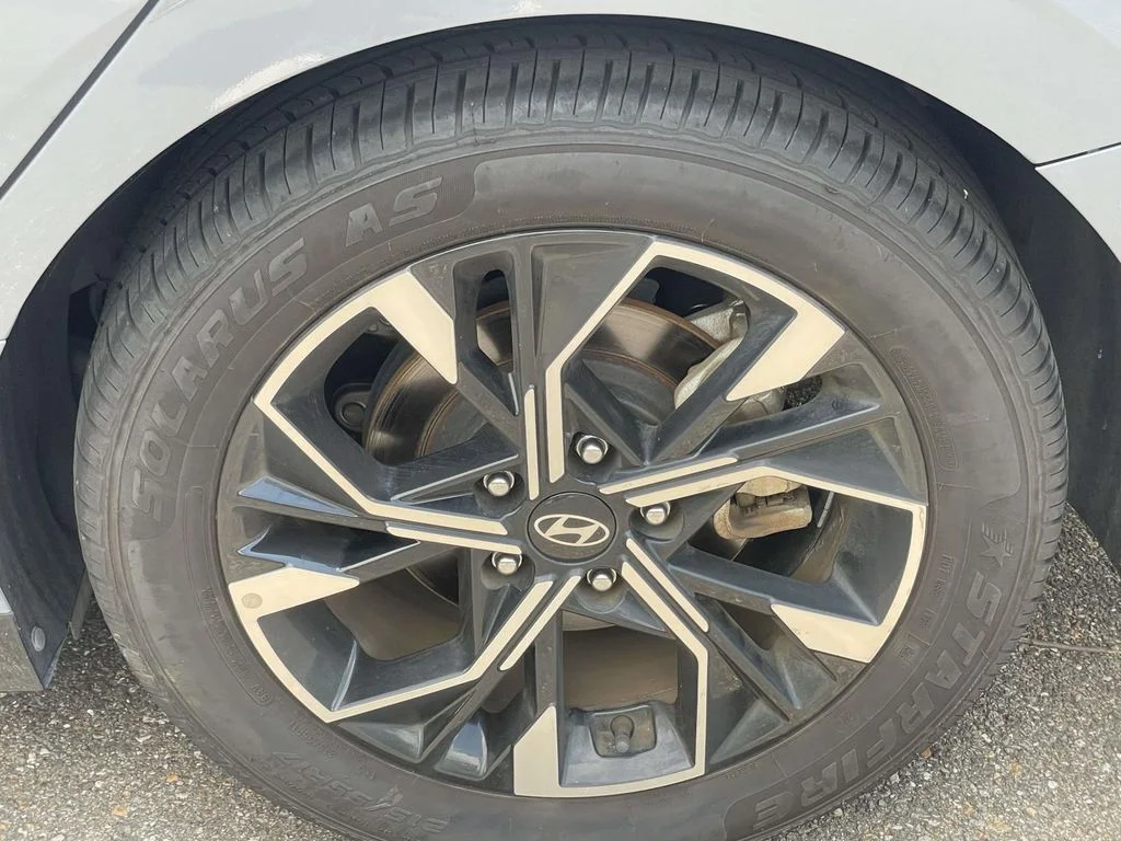 Used 2024 Transmission Blue Hyundai SEL image 9