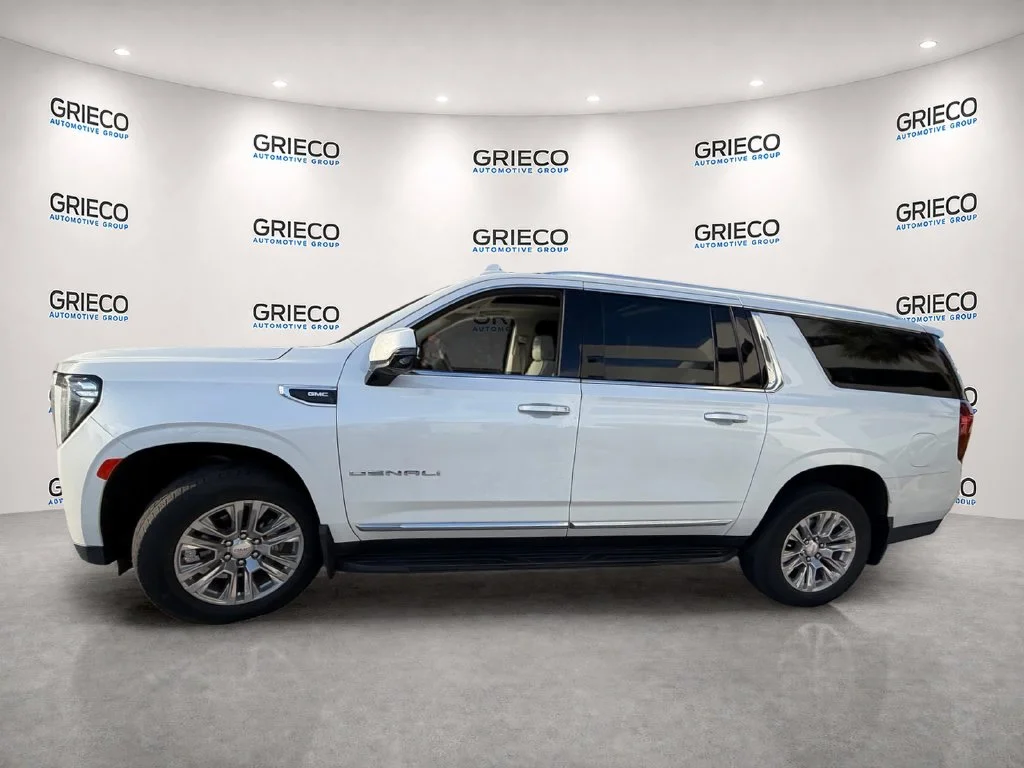 Used 2022 White Frost Tri-Coat GMC Denali image 4