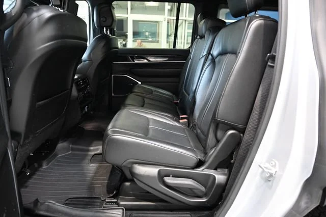 Used 2022  Jeep Series I image 13
