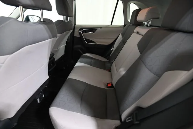 Used 2021 Silver Toyota XLE image 8