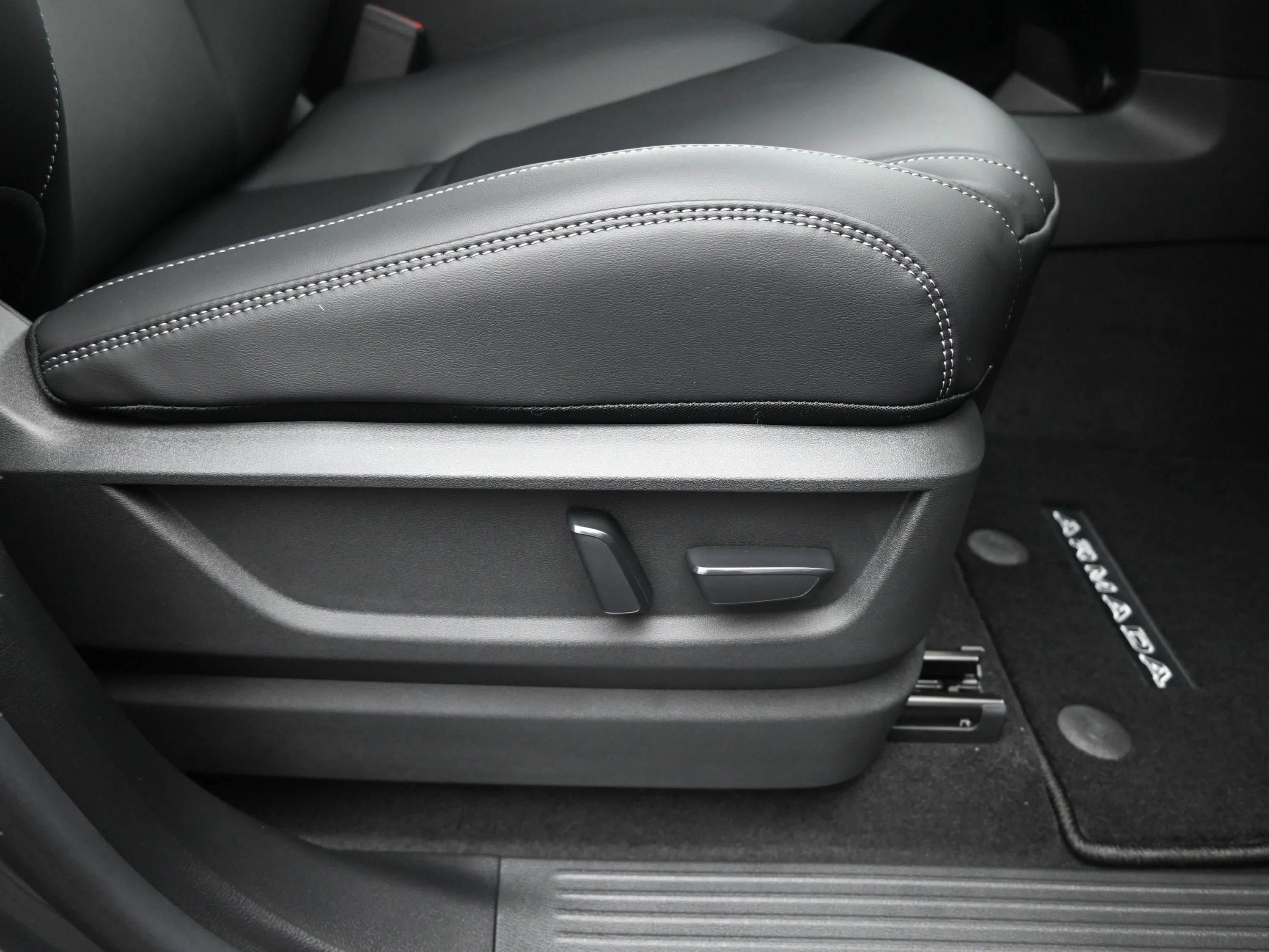 Certified Used 2025 Gun Metallic Nissan SV image 16