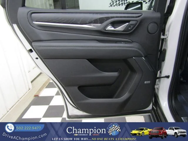 Used 2022 White Frost Tricoat GMC Denali image 19