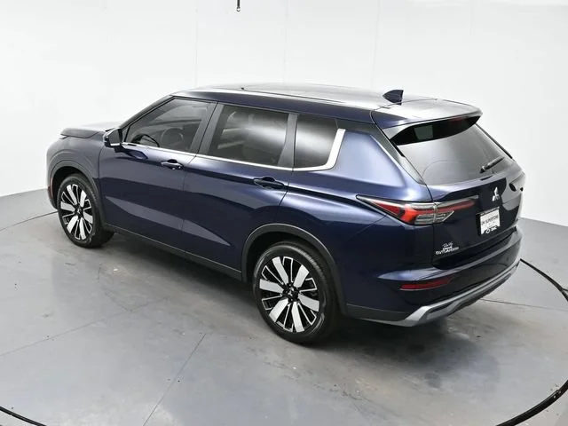 Used 2025 Cosmic Blue Met Mitsubishi SE image 35
