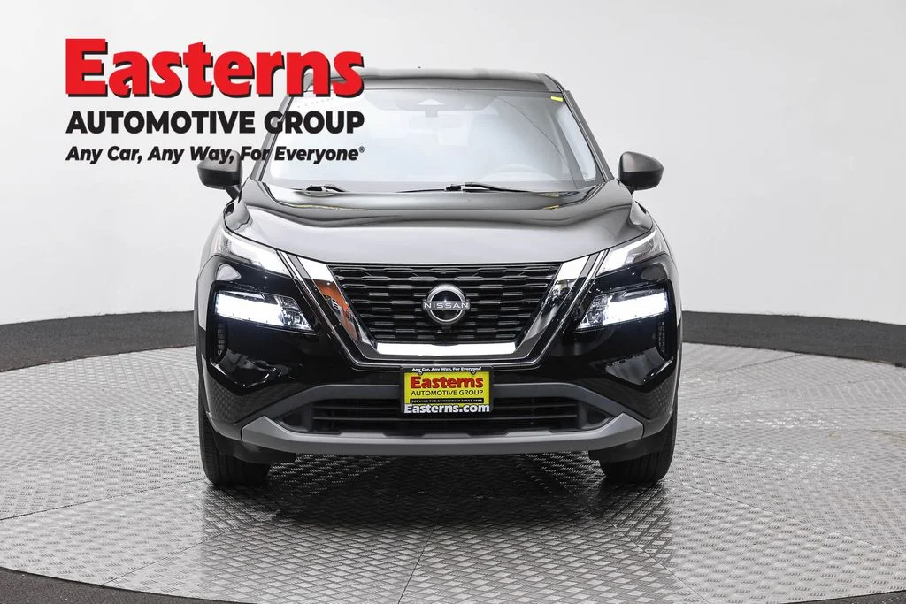Used 2023 Black Nissan S image 2