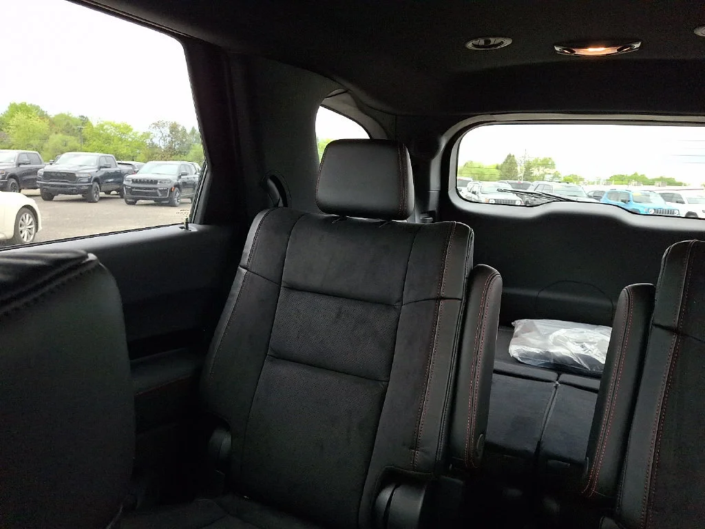 New 2026 Diamond Black Clear-Coat Exterior Paint Dodge GT Plus HEMI V8 image 13