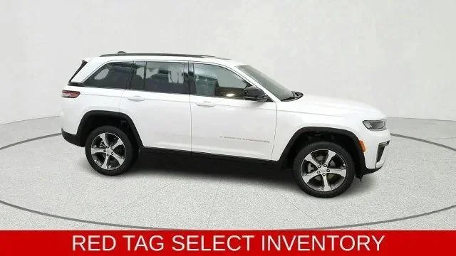 New 2026 Bright White Clear-Coat Exterior Paint Jeep Limited image 11