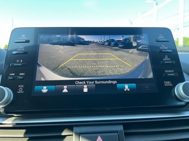 Used 2018 Lunar Silver Metallic Honda Touring image 17