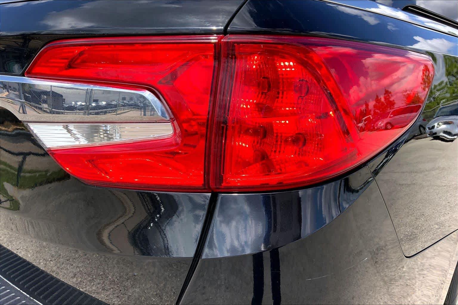 Used 2018 Crystal Black Pearl Honda EX-L image 30