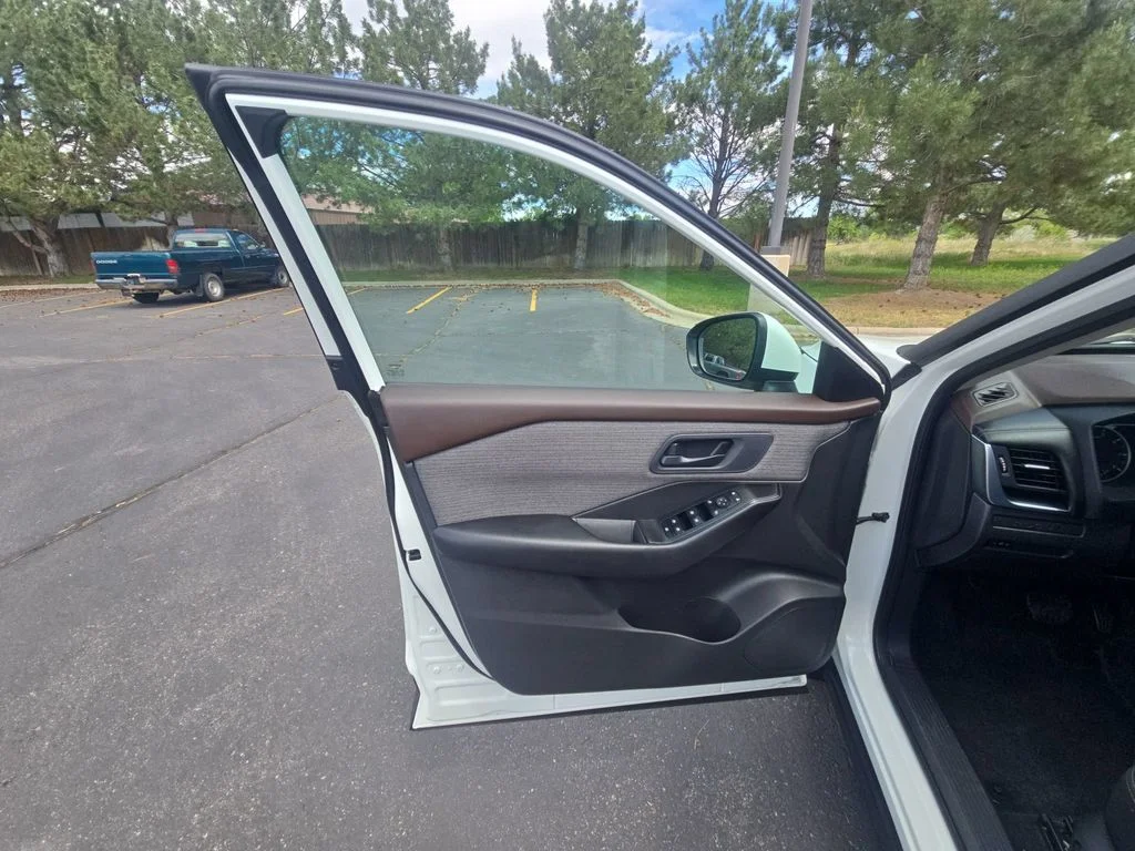 Used 2023 White Nissan S image 28