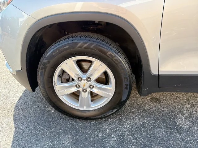 Used 2017 Silver Chevrolet LS image 27