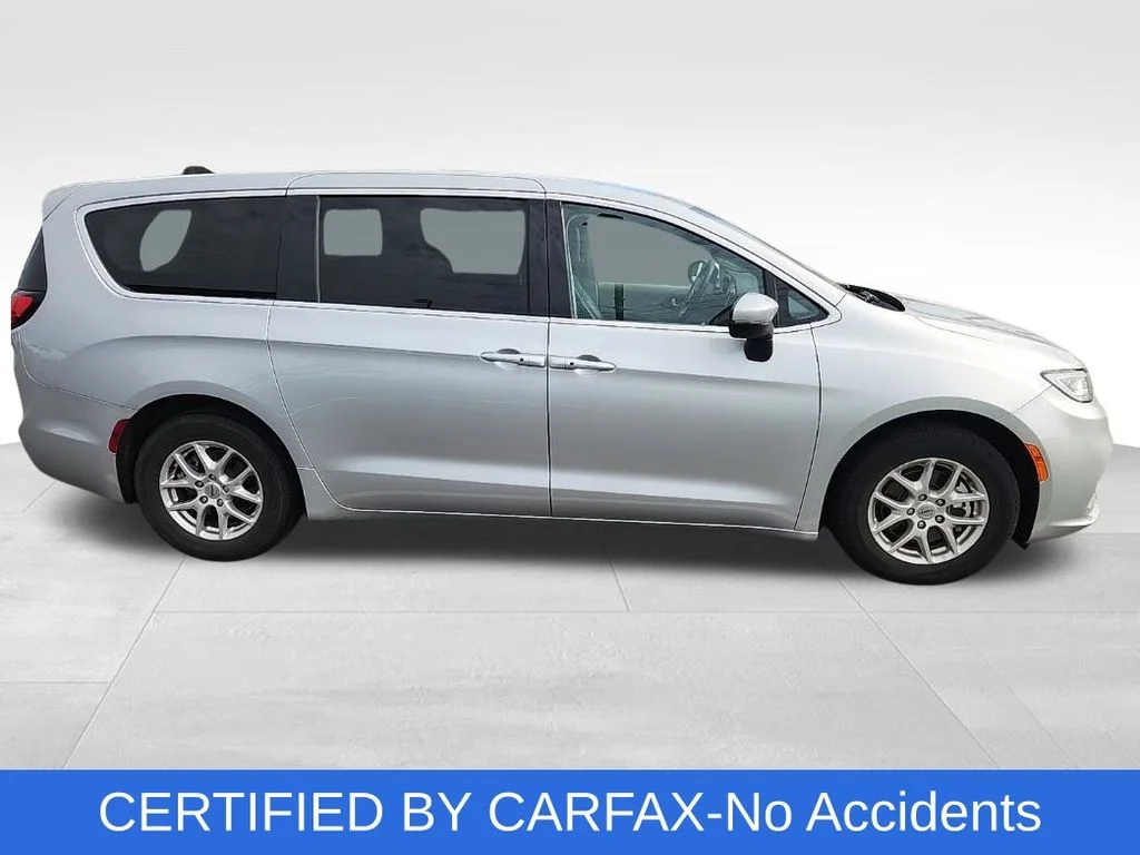 Used 2023 Chrysler Pacifica Touring L with VIN 2C4RC1BG6PR616008 for sale in Northfield, Minnesota