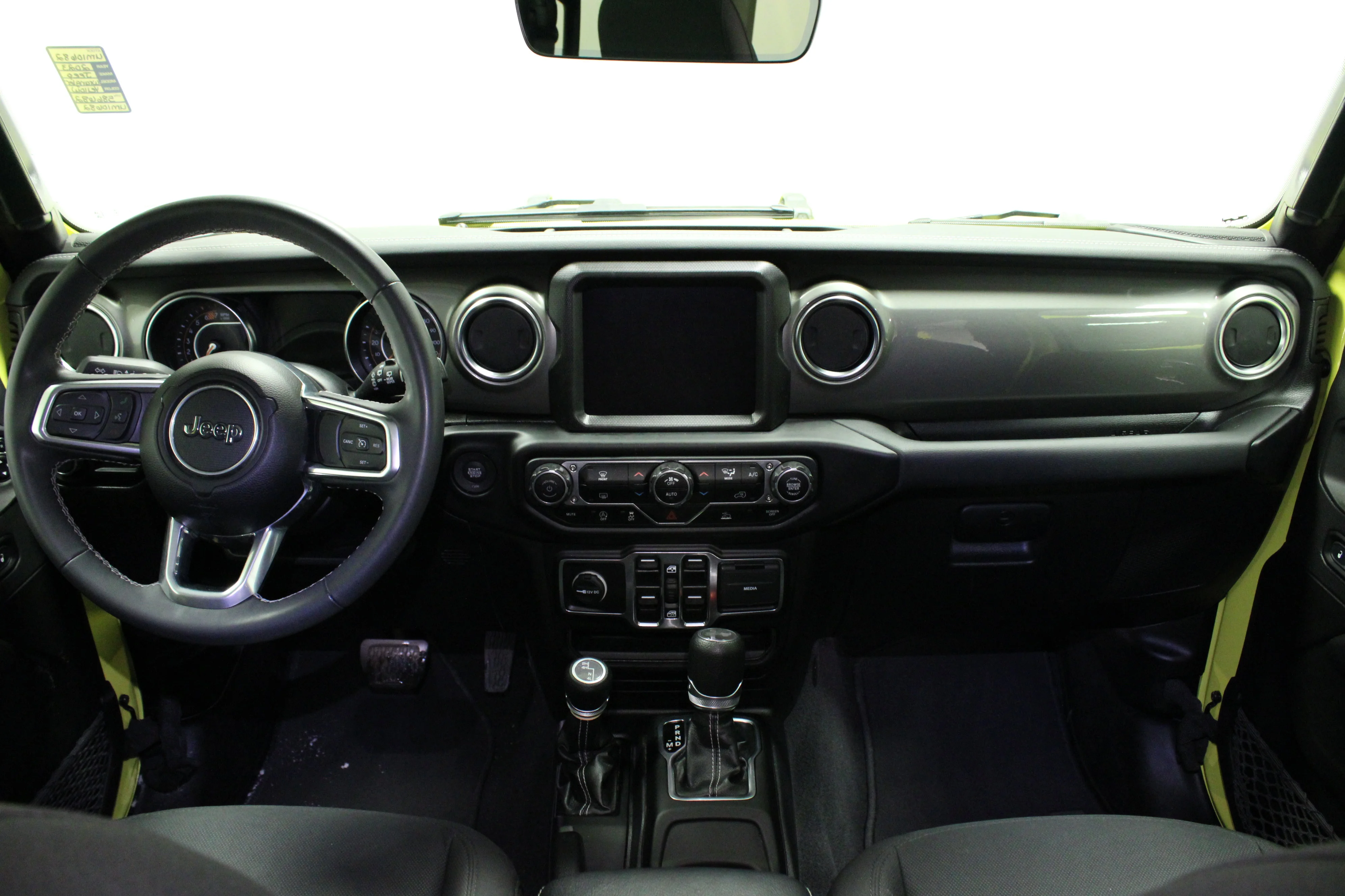 Used 2023 High Velocity Clearcoat Jeep Sahara image 18