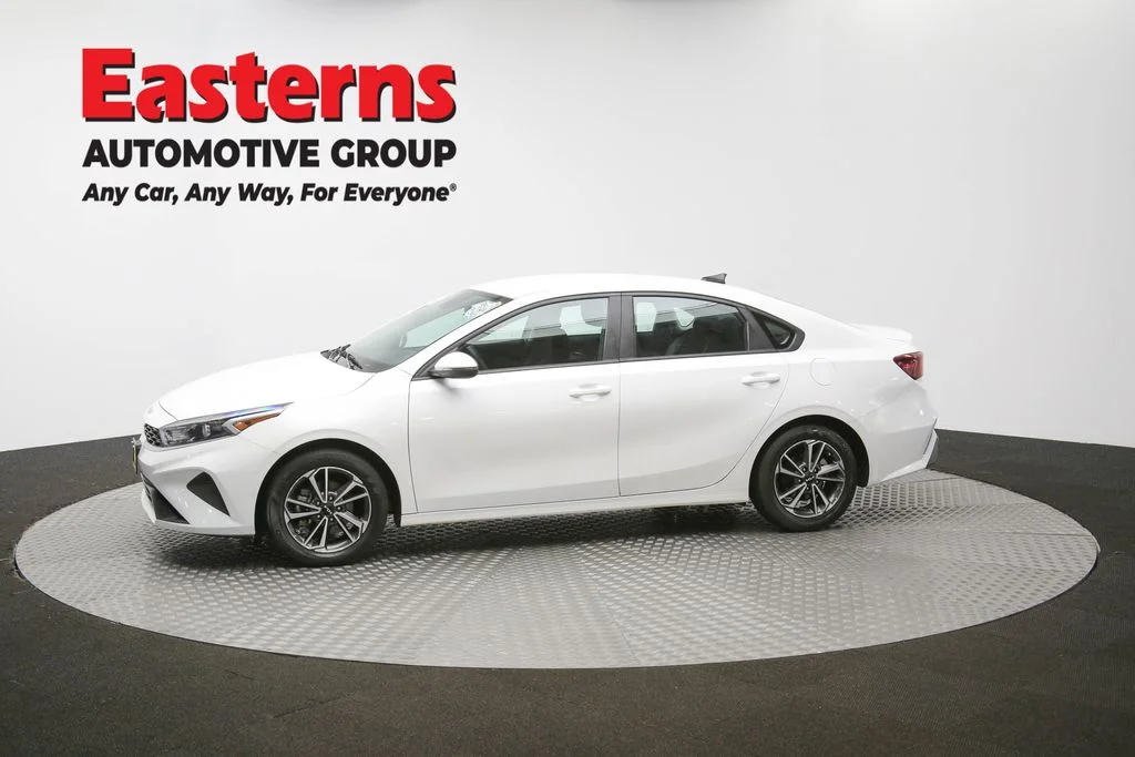 Used 2022 White Kia LXS image 53