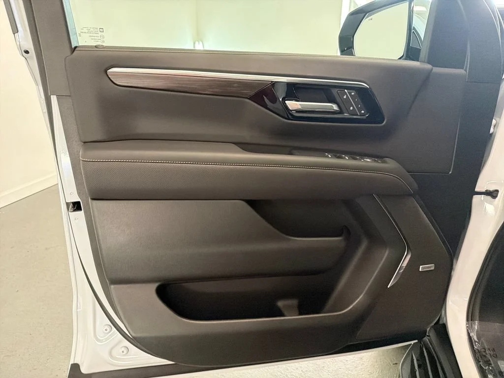 New 2026 Polar White Tricoat Chevrolet Premier image 11