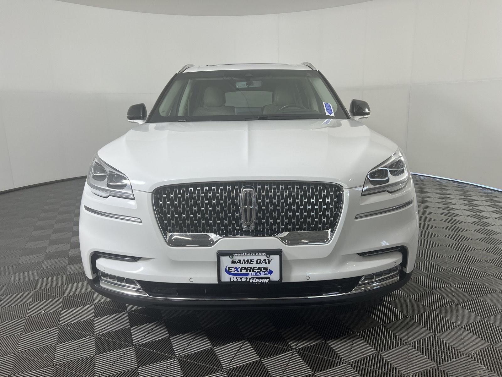 Used 2022 Pristine White Lincoln Reserve image 8