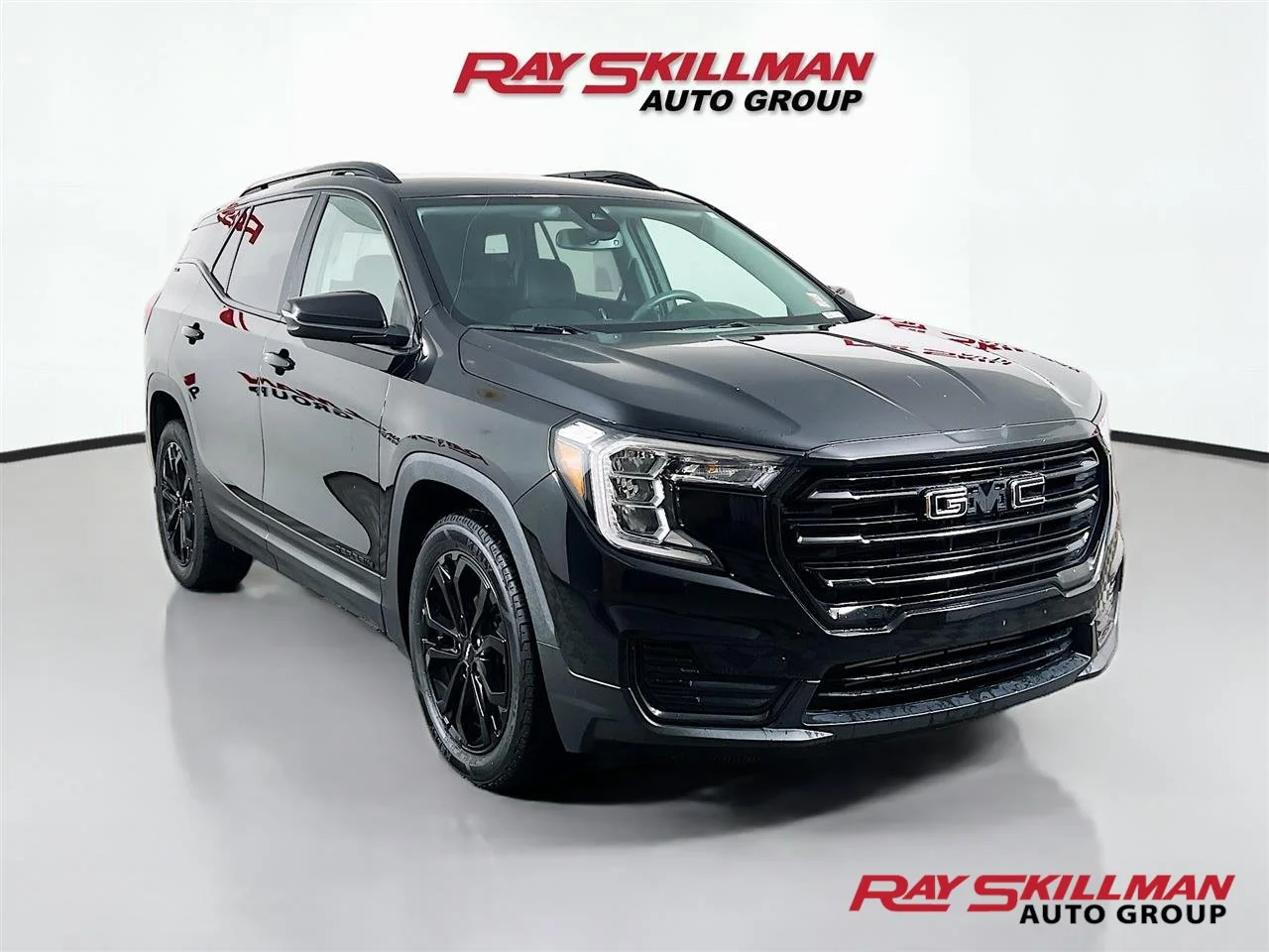 Used 2022 Ebony Twilight Metallic GMC SLE image 1