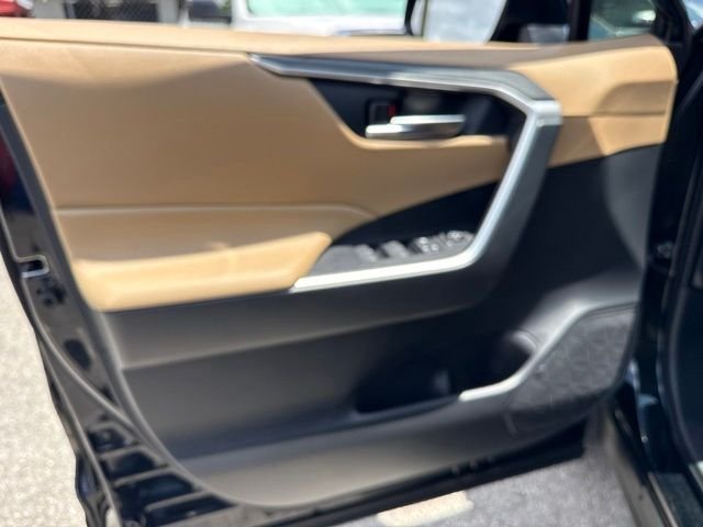 2025 Toyota RAV4 XLE - Photo 30