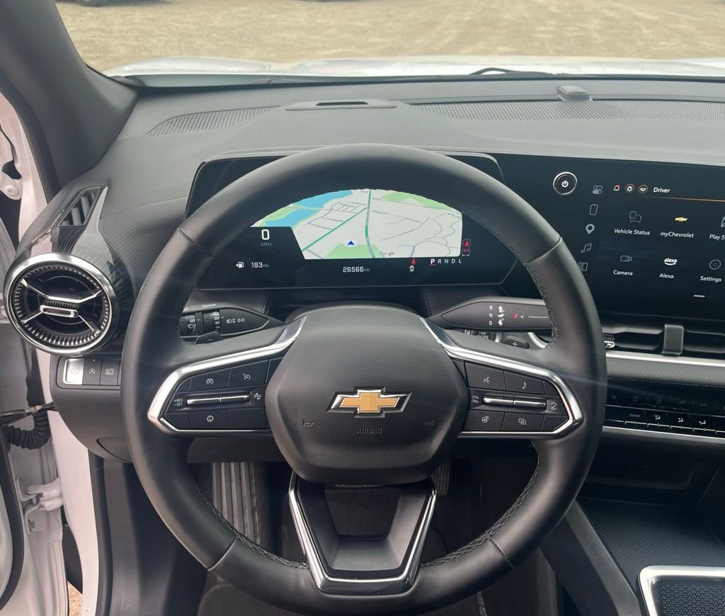 Used 2025 Summit White Chevrolet LT image 21