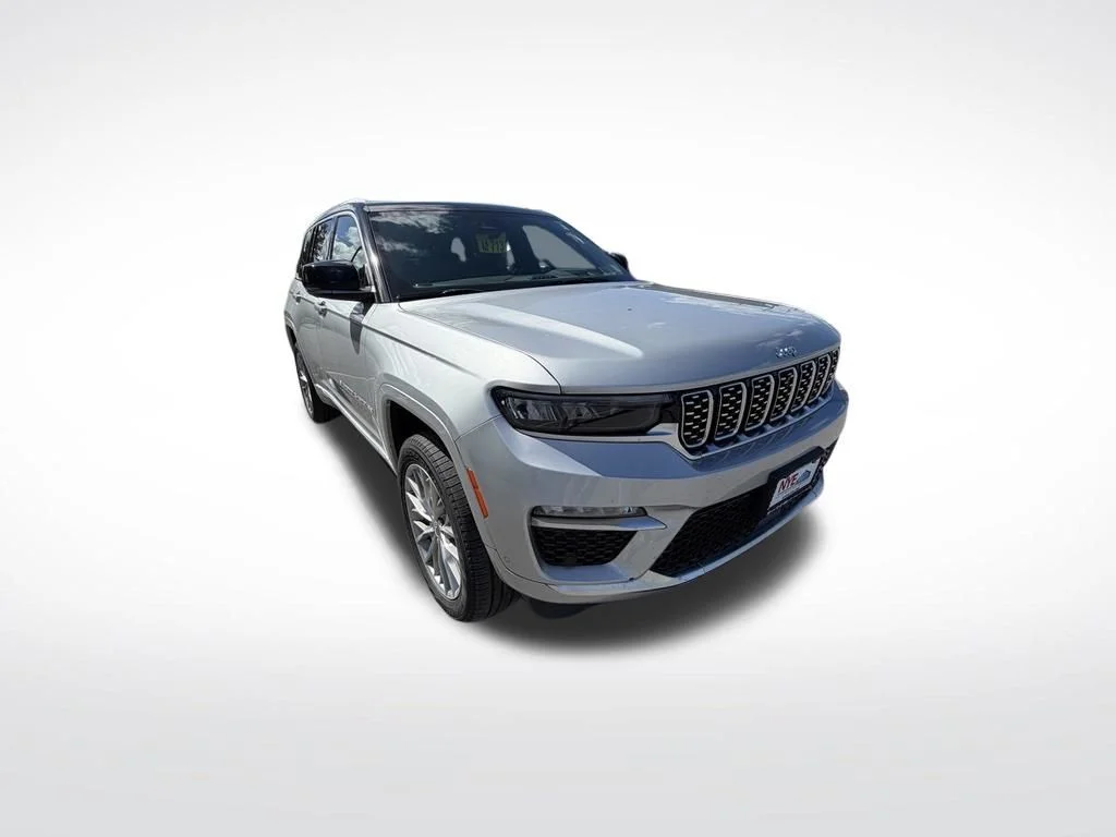 Used 2022 Silver Jeep Summit 4xe image 8
