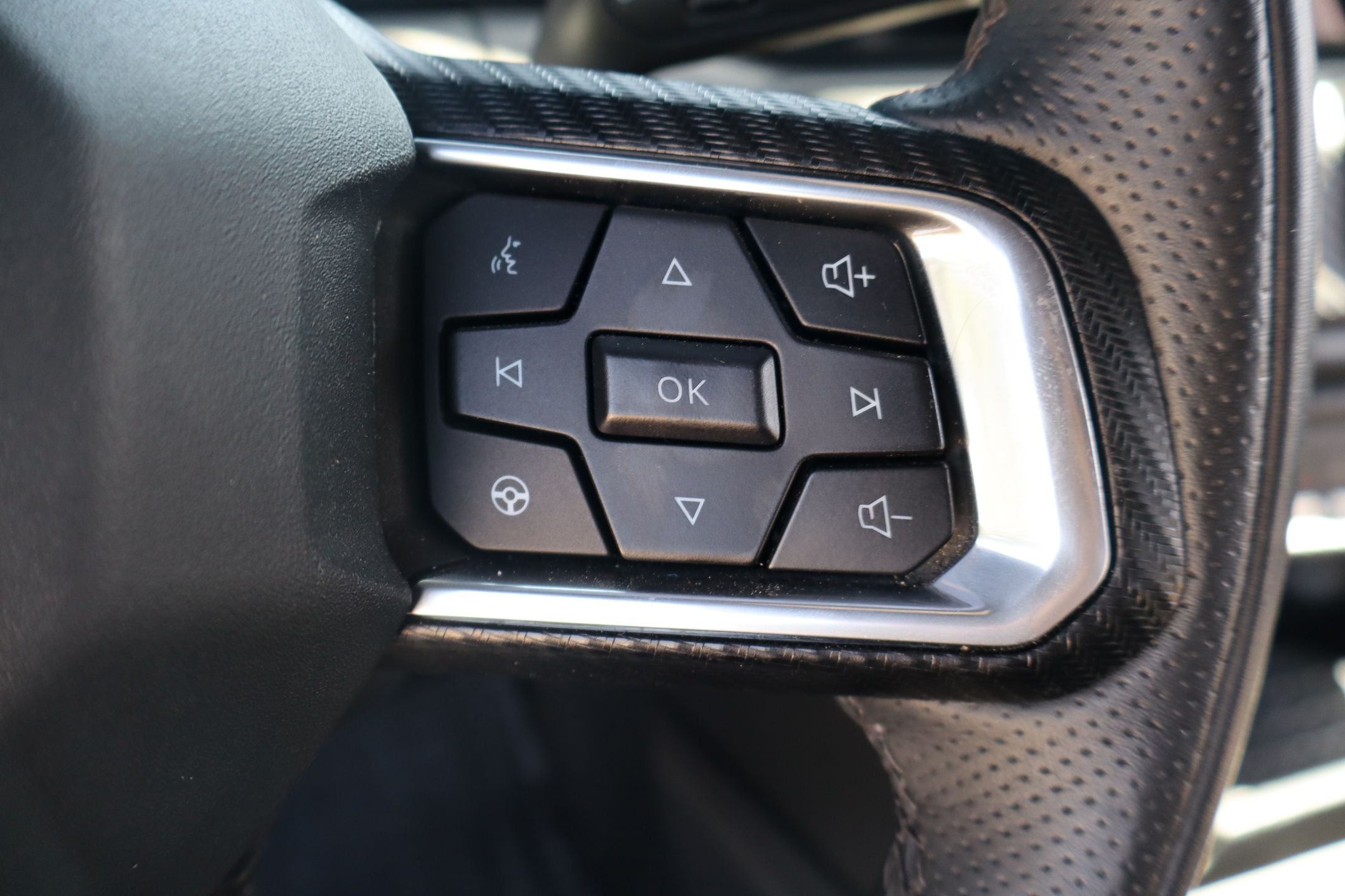 Used 2024 Gray Metallic Ford GT Premium image 15