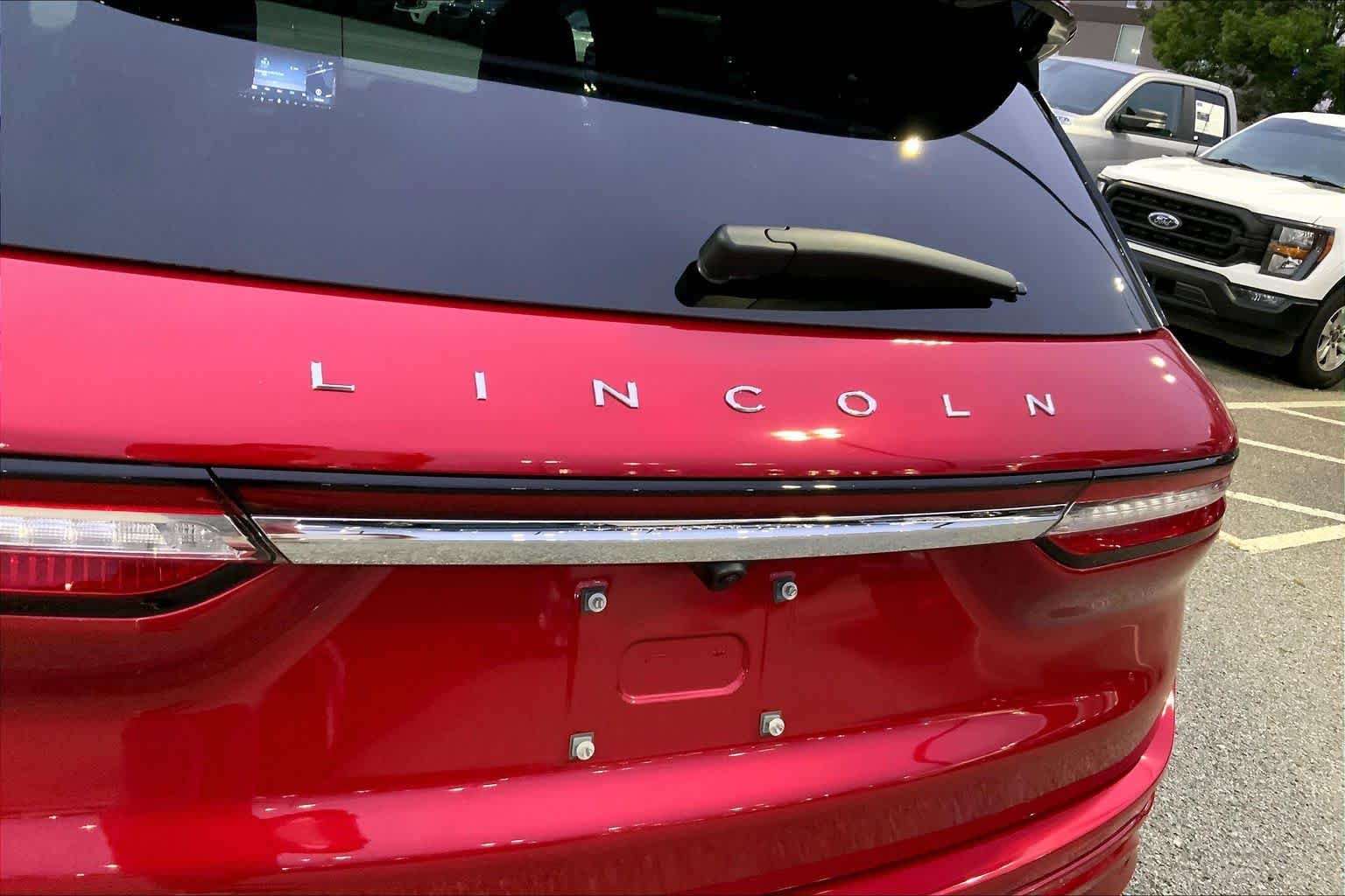Used 2023 Red Carpet Metallic Tinted Clearcoat Lincoln Reserve image 27