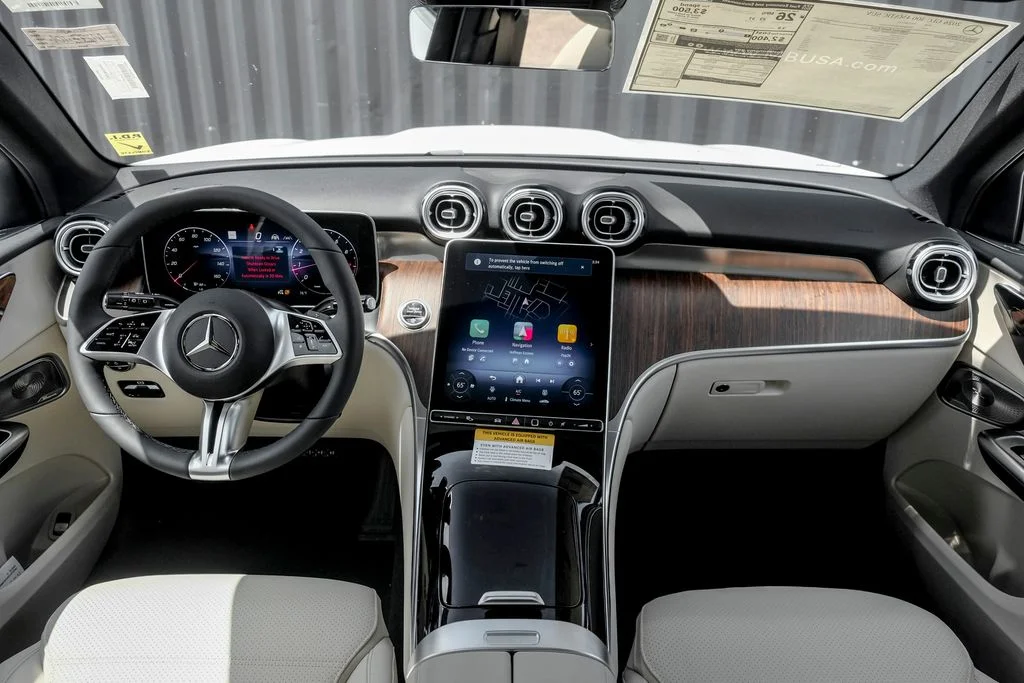 New 2026 Polar White Mercedes-Benz GLC 300 image 21